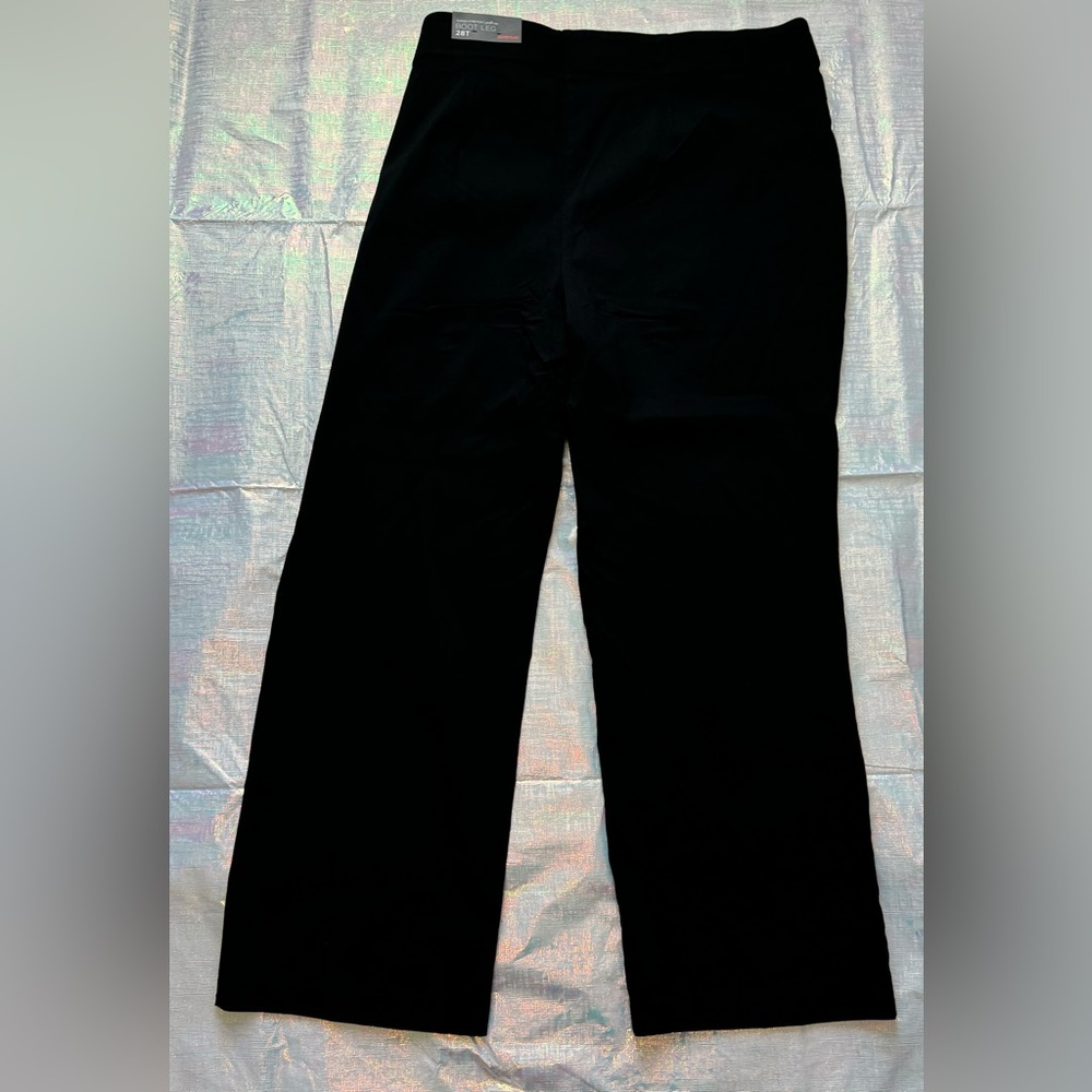 Avenue plus size pull on boot leg pants.  Black.  Size 28T NWT